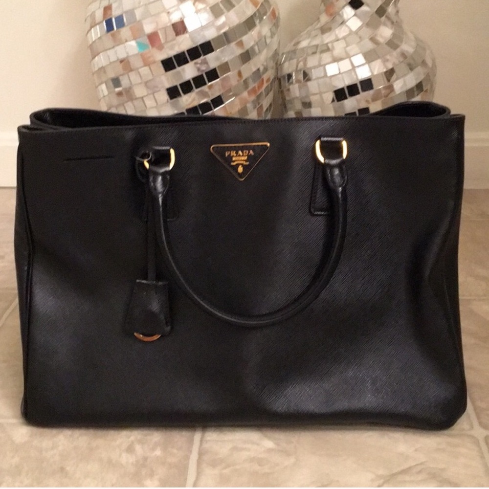 PRADA SAFFIANO LUX HANDBAG TOTE